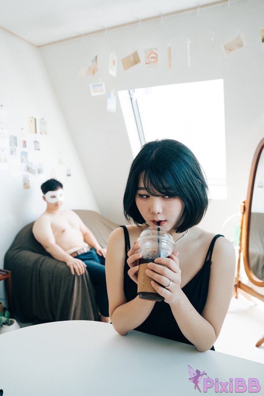 Loozy Zia With Delivery Man PixiBB.COM 090