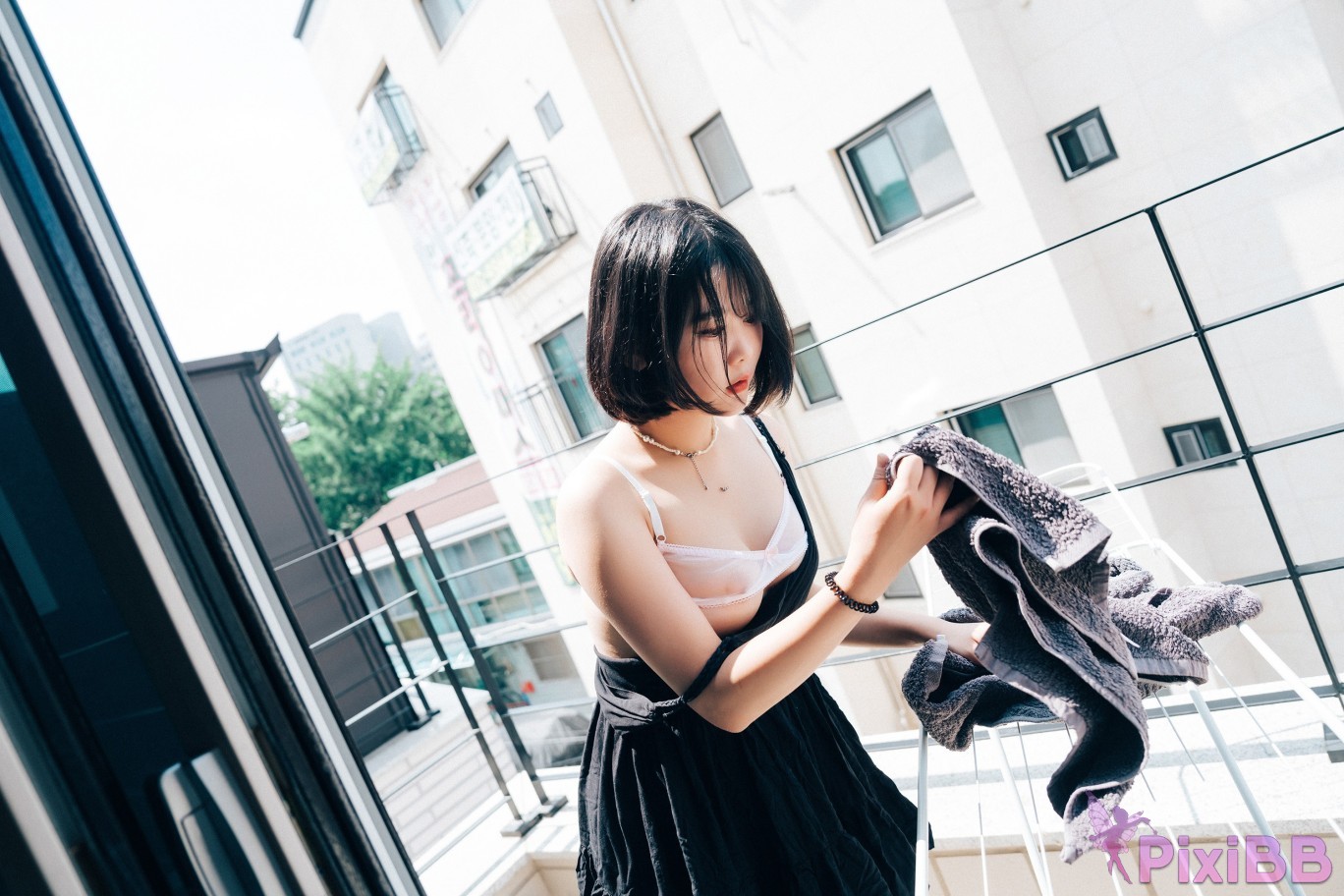 Loozy Zia With Delivery Man PixiBB.COM 131