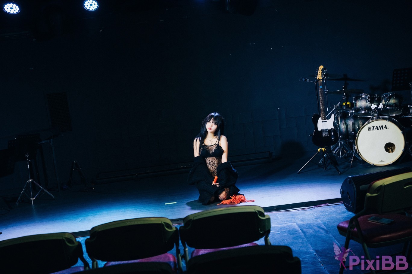 Loozy Zia SM Show PixiBB.COM 001