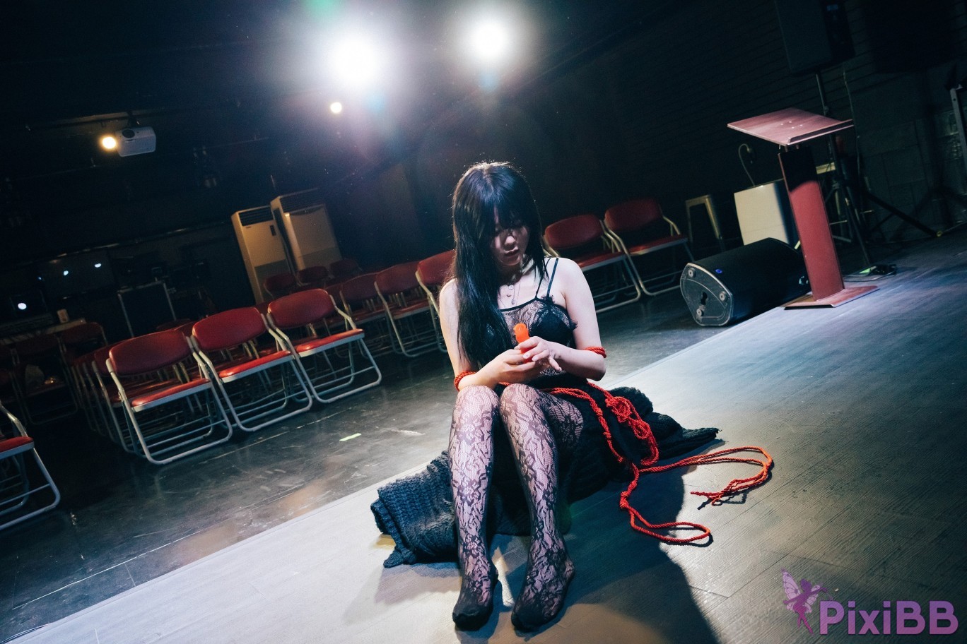 Loozy Zia SM Show PixiBB.COM 002