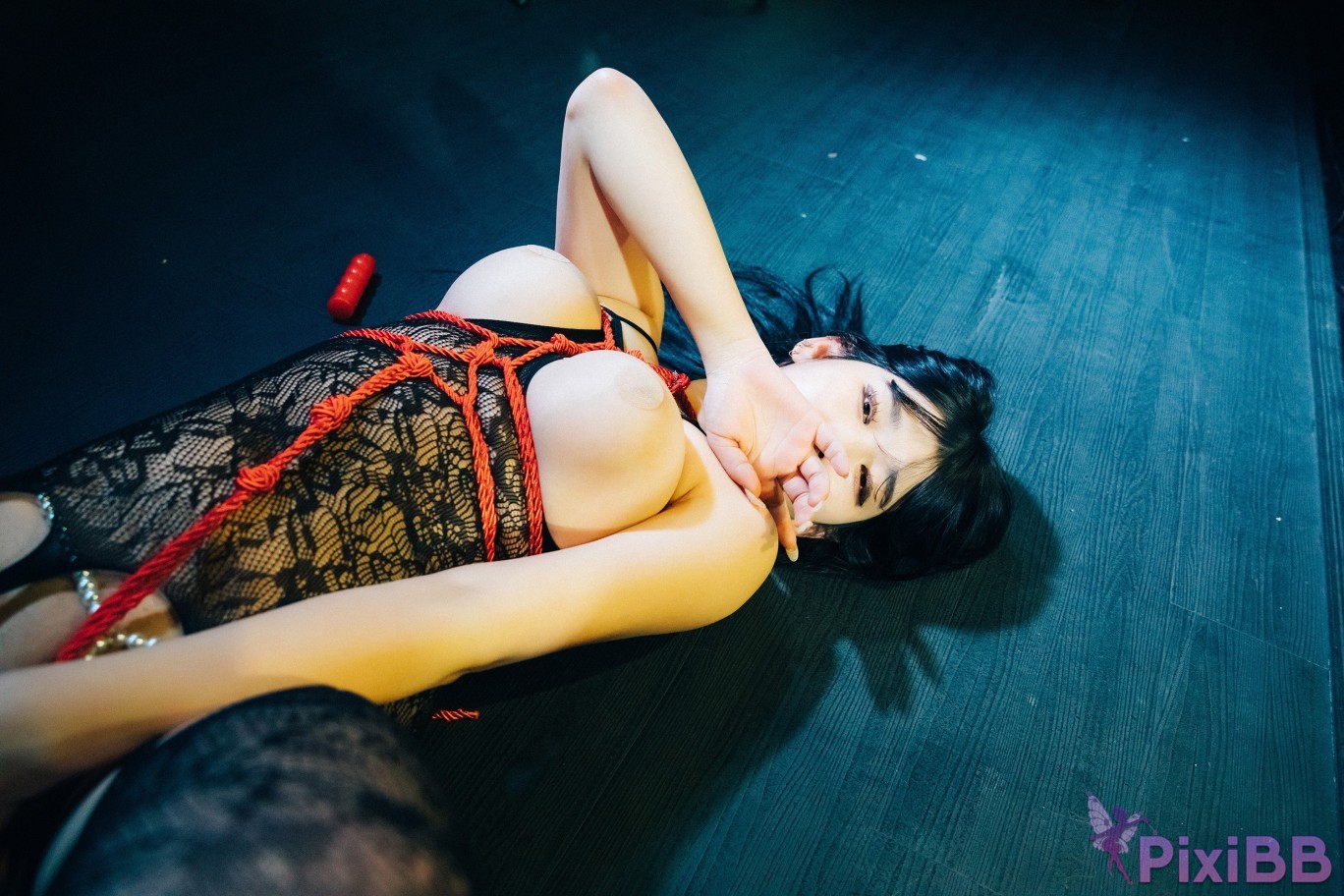 Loozy Zia SM Show PixiBB.COM 039