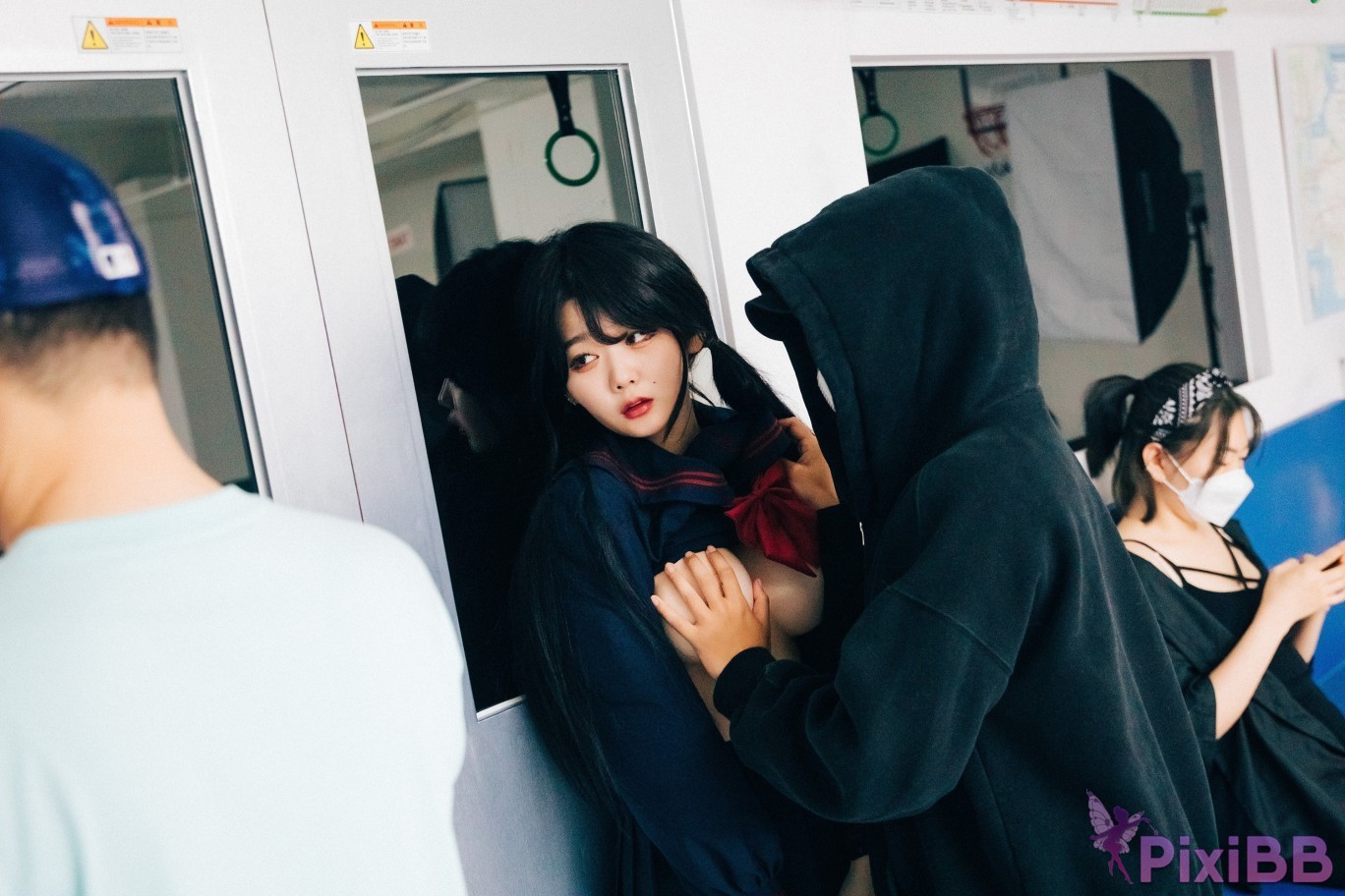 Loozy Zia Subway Full.Ver PixiBB.COM 030