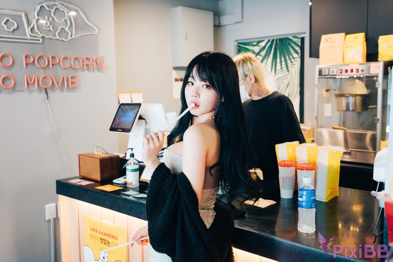 Loozy Zia XXX in The Theater PixiBB.COM 004