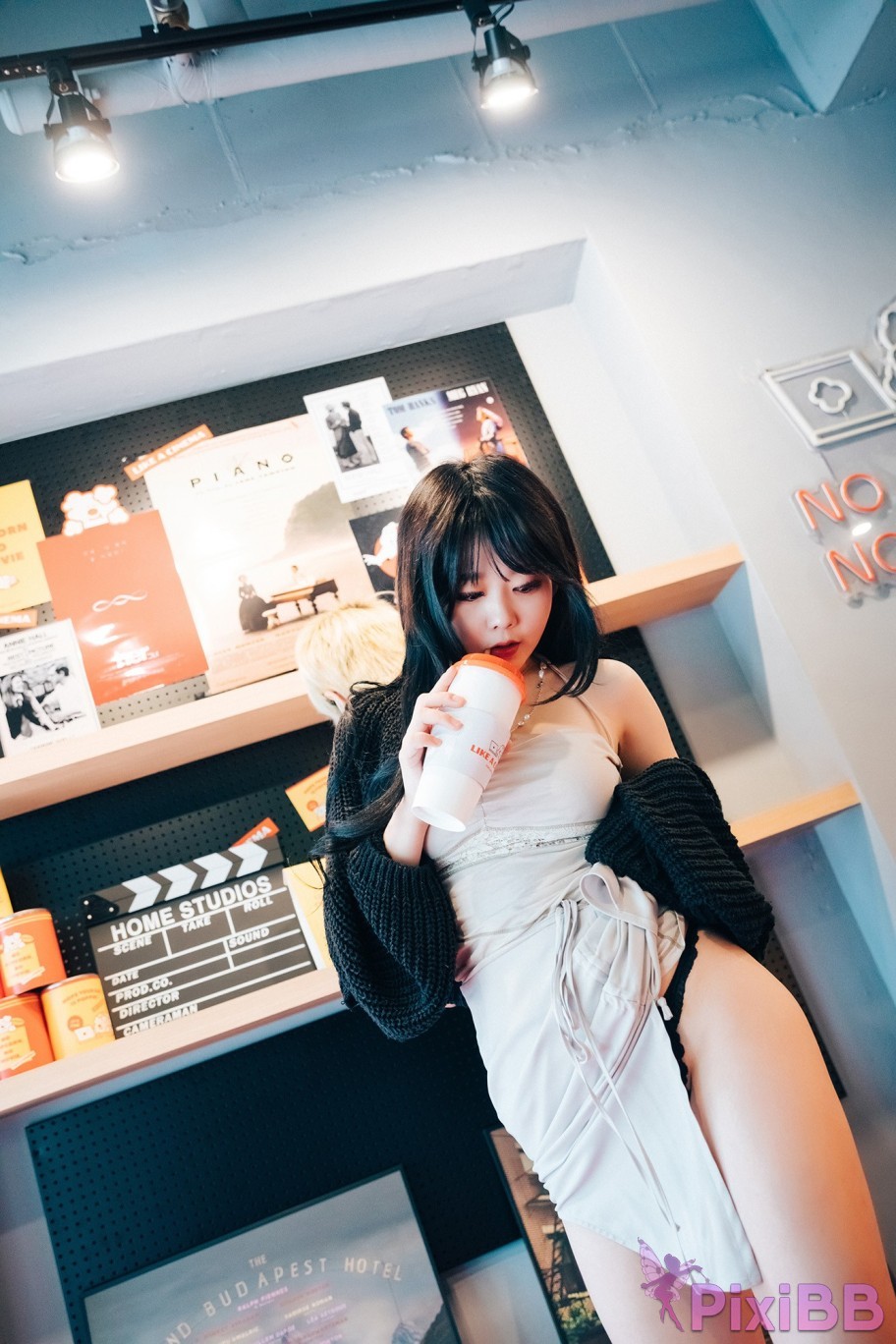 Loozy Zia XXX in The Theater PixiBB.COM 030