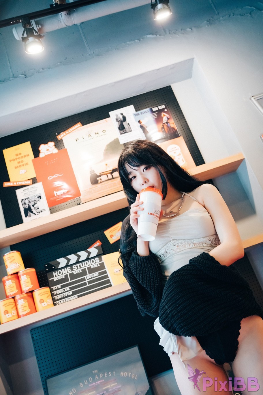 Loozy Zia XXX in The Theater PixiBB.COM 031