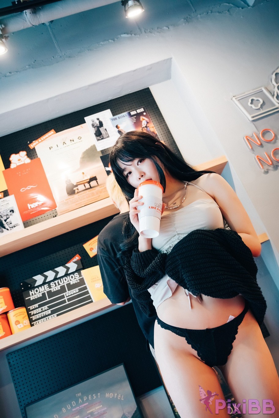 Loozy Zia XXX in The Theater PixiBB.COM 032