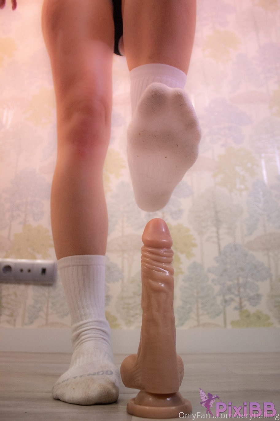 Aery Tiefling Emilia Exercise Girl RE Zero PixiBB.COM 039