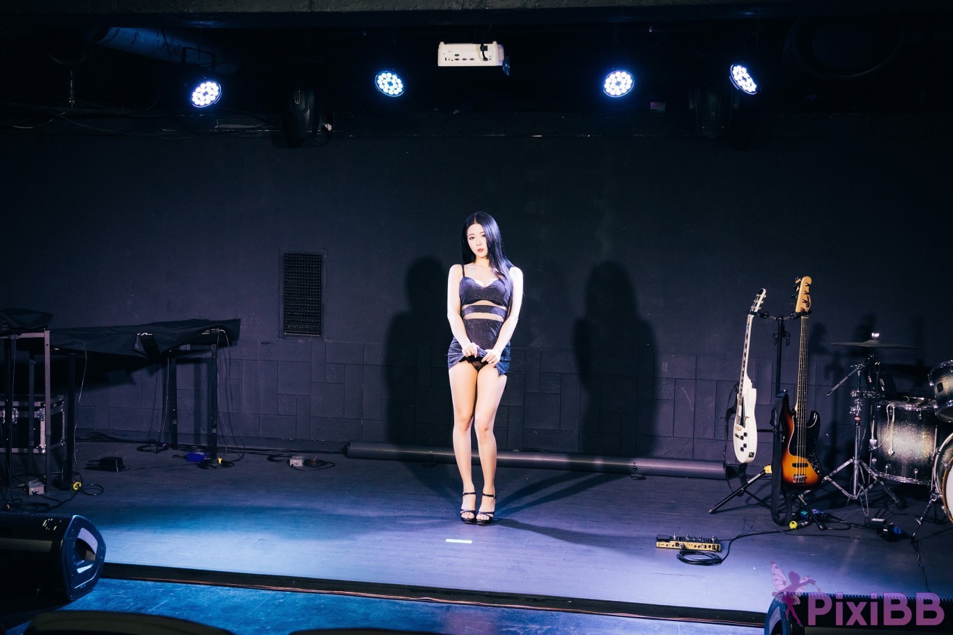 Loozy Bomi Covert Stage PixiBB.COM 003