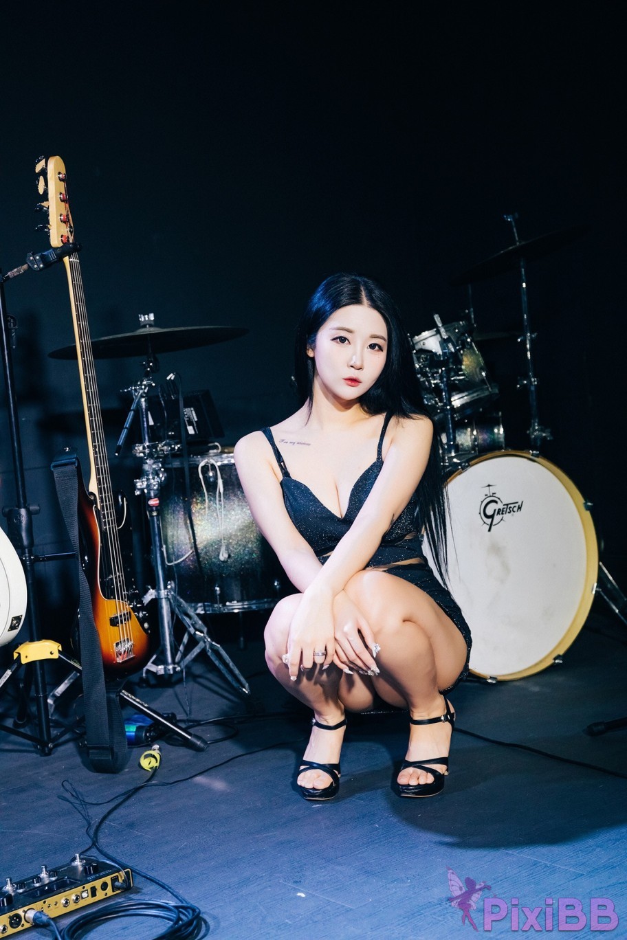 Loozy Bomi Covert Stage PixiBB.COM 007