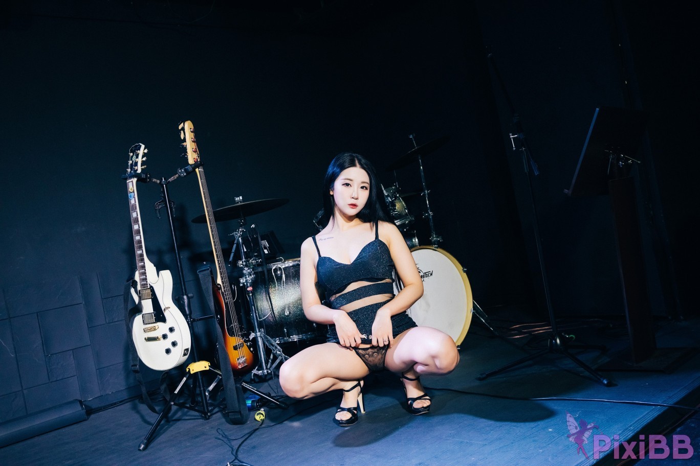 Loozy Bomi Covert Stage PixiBB.COM 008