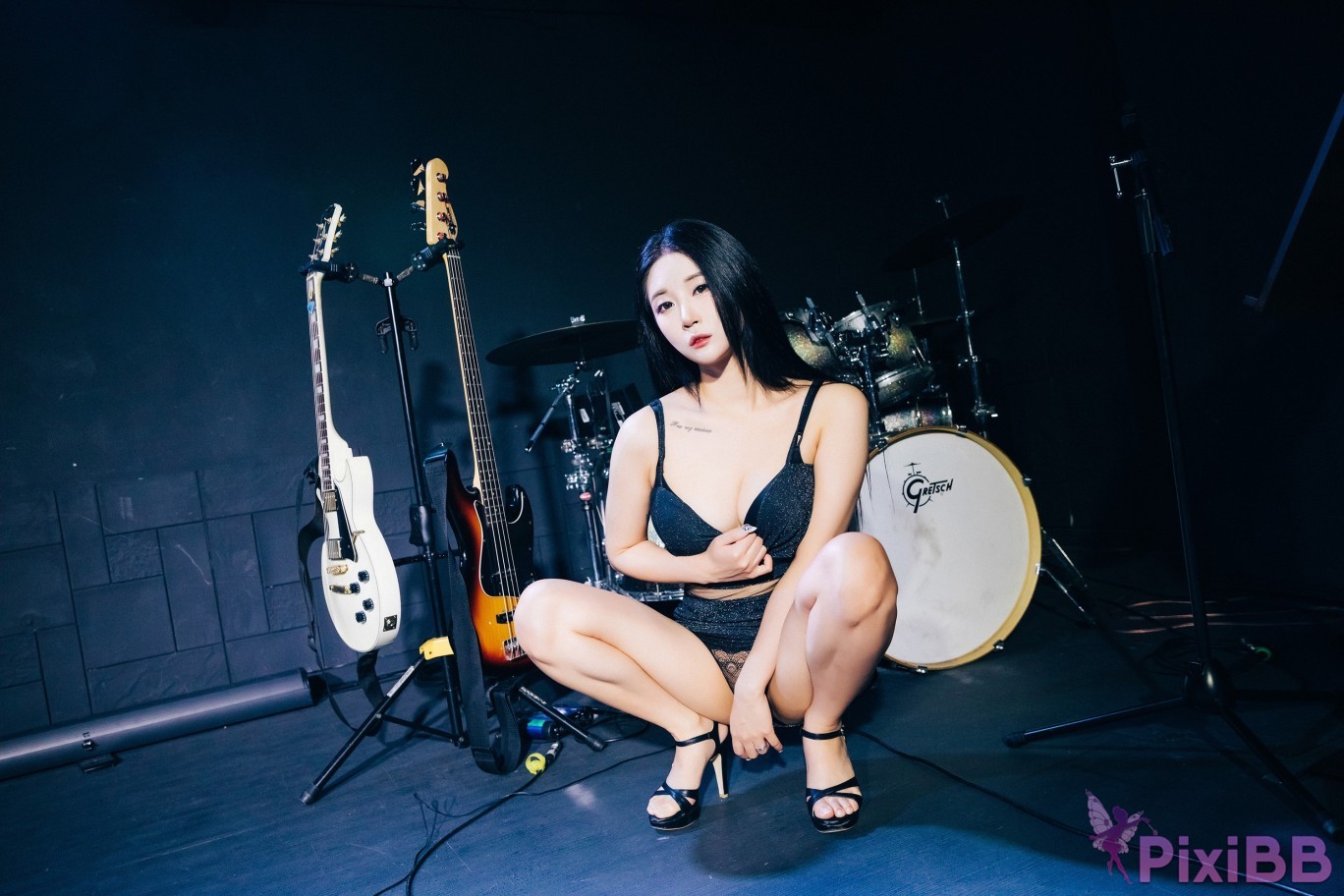 Loozy Bomi Covert Stage PixiBB.COM 009