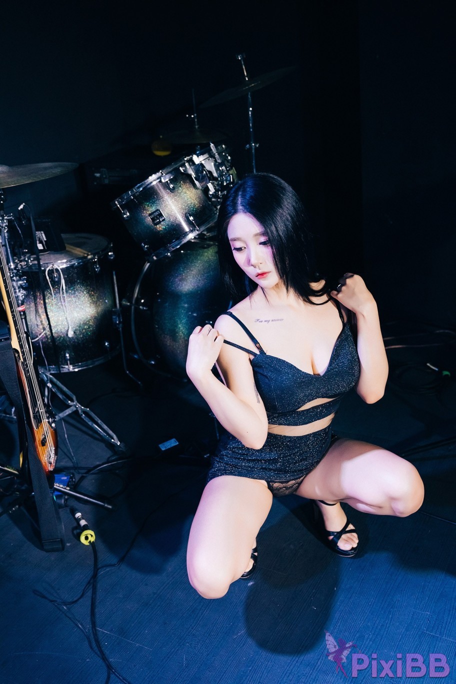 Loozy Bomi Covert Stage PixiBB.COM 010