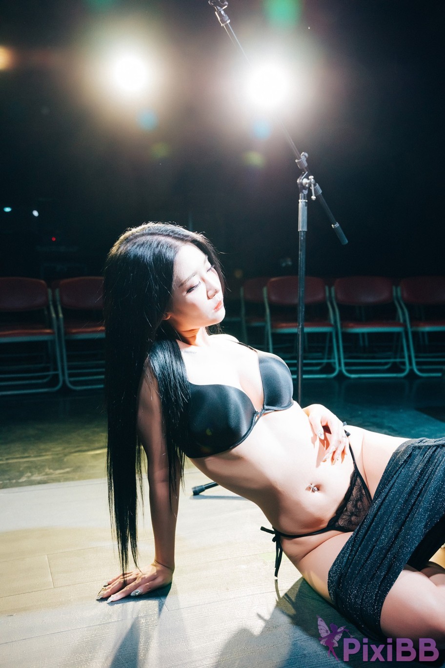 Loozy Bomi Covert Stage PixiBB.COM 032