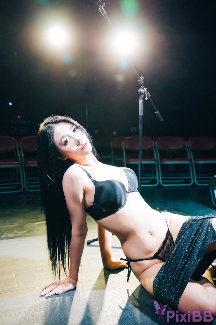 Loozy Bomi Covert Stage PixiBB.COM 033