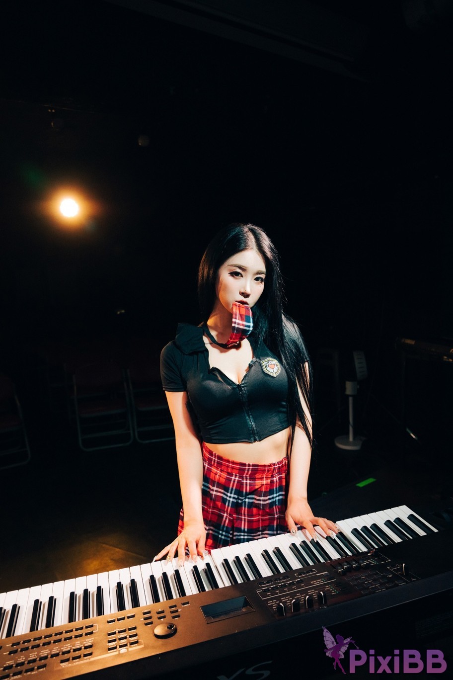 Loozy Bomi Covert Stage PixiBB.COM 091