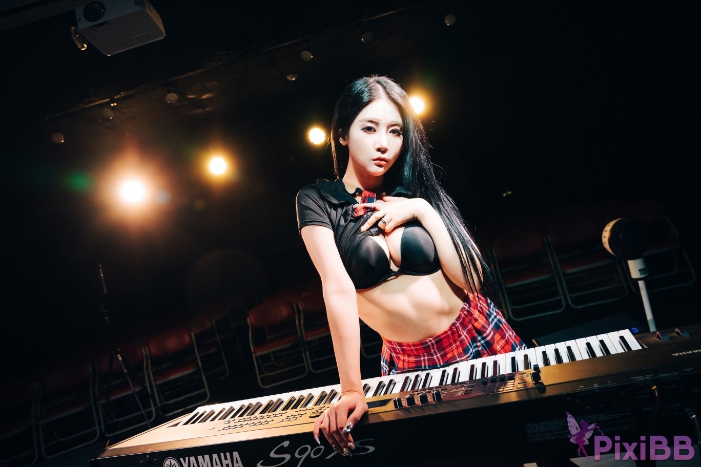 Loozy Bomi Covert Stage PixiBB.COM 093