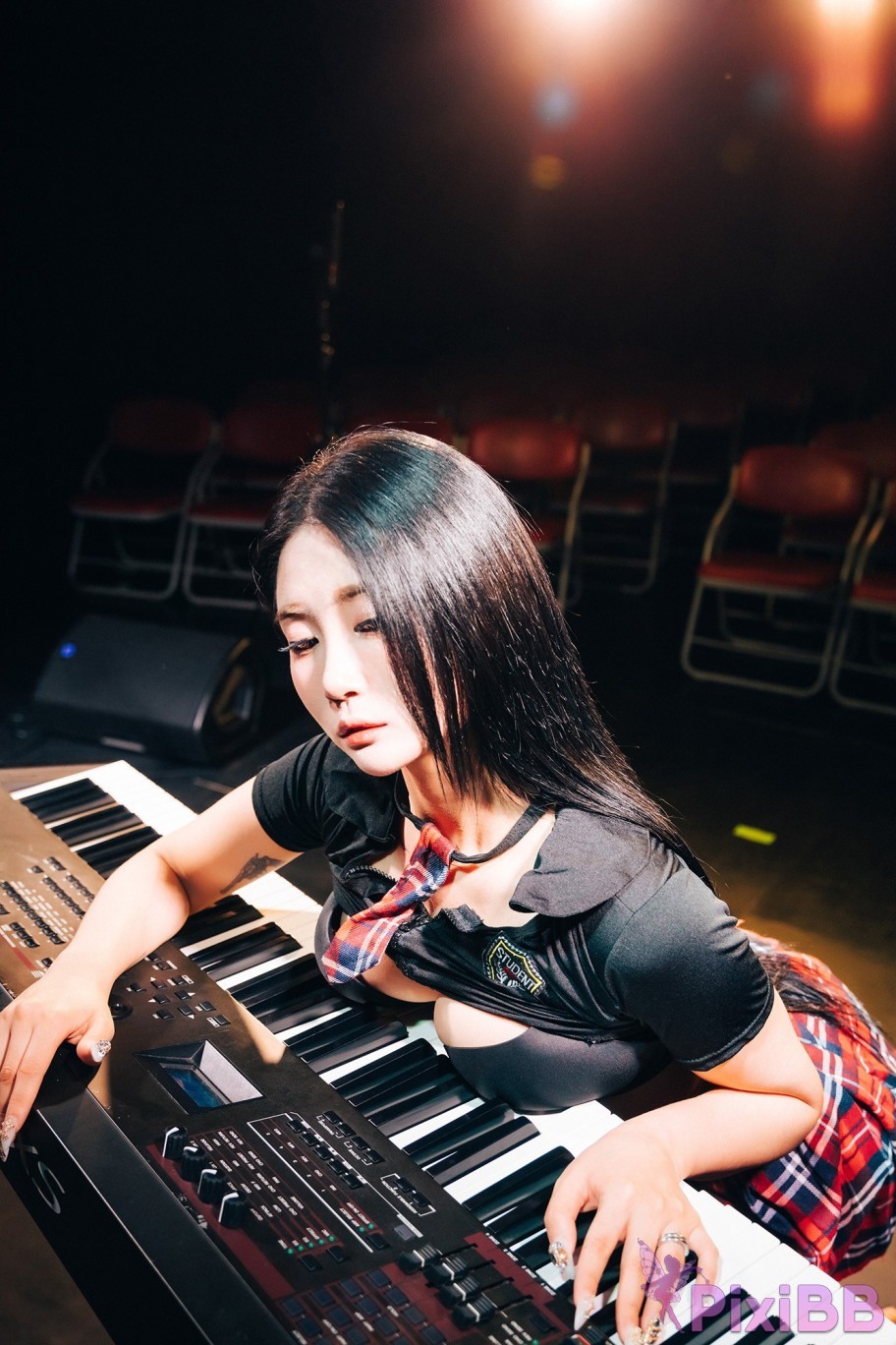 Loozy Bomi Covert Stage PixiBB.COM 098