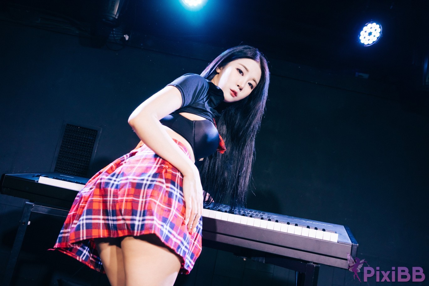 Loozy Bomi Covert Stage PixiBB.COM 103