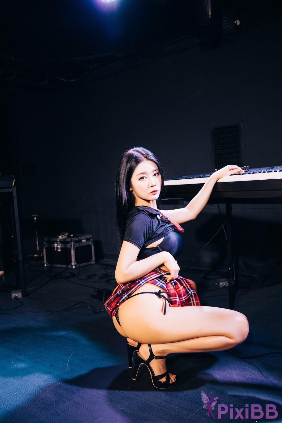 Loozy Bomi Covert Stage PixiBB.COM 104