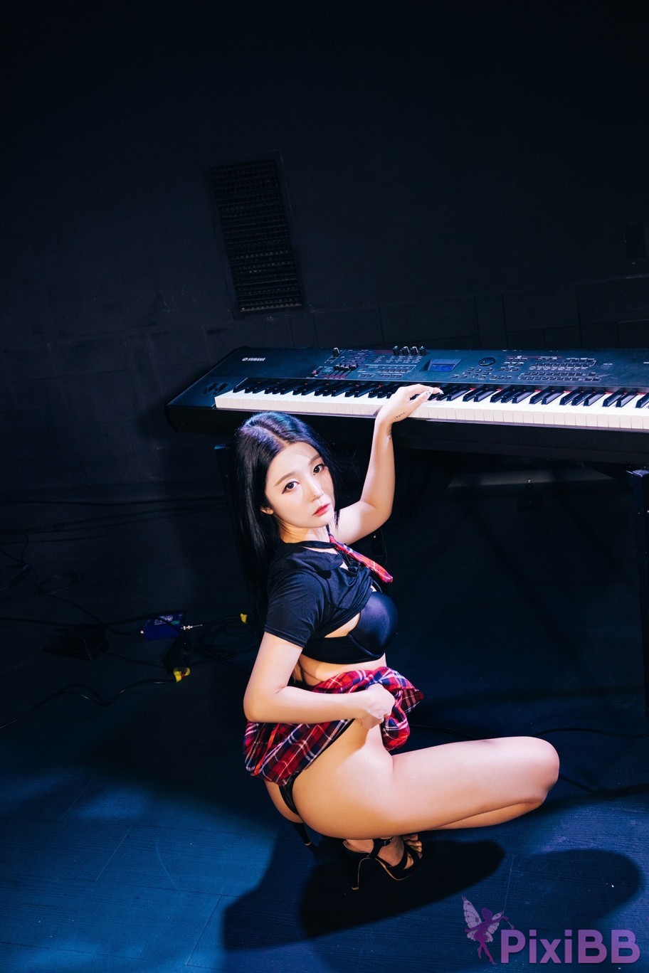 Loozy Bomi Covert Stage PixiBB.COM 106