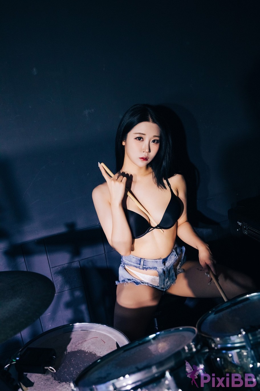 Loozy Bomi Covert Stage PixiBB.COM 114