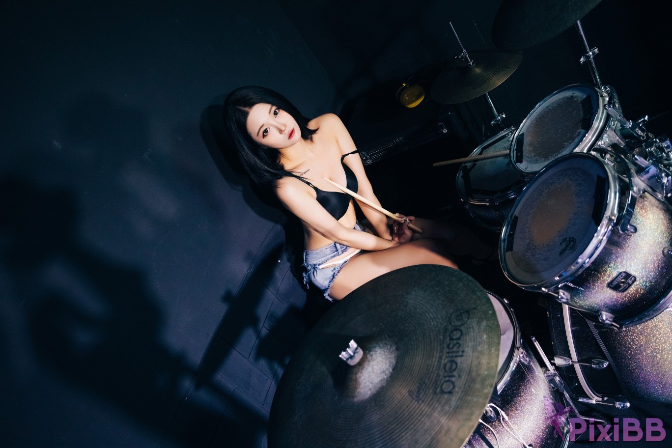 Loozy Bomi Covert Stage PixiBB.COM 120