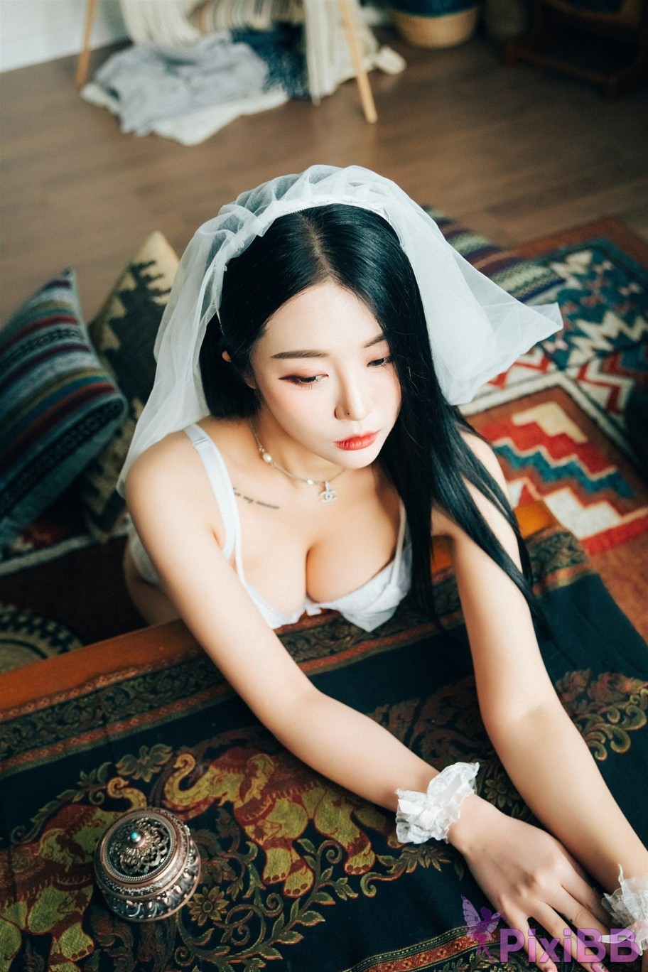 Loozy Bomi Holiday PixiBB.COM 037