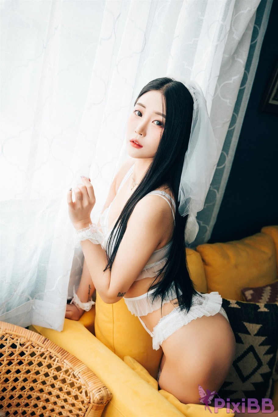 Loozy Bomi Holiday PixiBB.COM 060