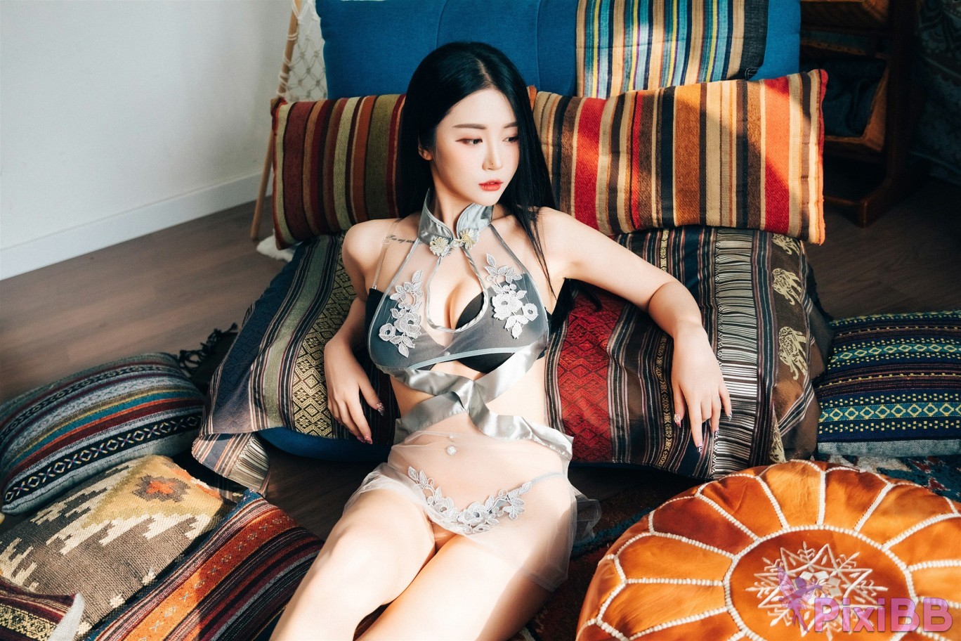 Loozy Bomi Holiday PixiBB.COM 070